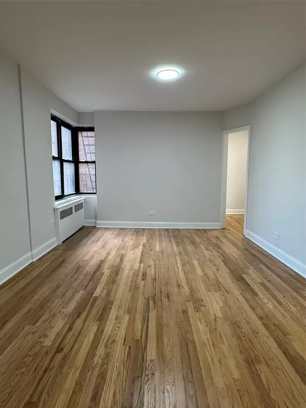 Elmhurst, NY 11373,44-11 MacNish ST #2F