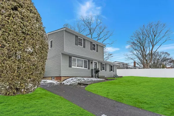 East Norwich, NY 11732,69 Allan DR