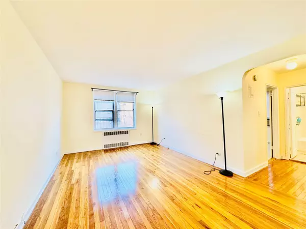 Forest Hills, NY 11375,103-26 68 AVE #4G