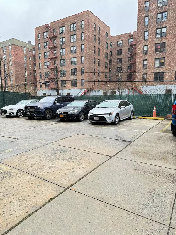 Flushing, NY 11354,144-48 Roosevelt AVE #2C