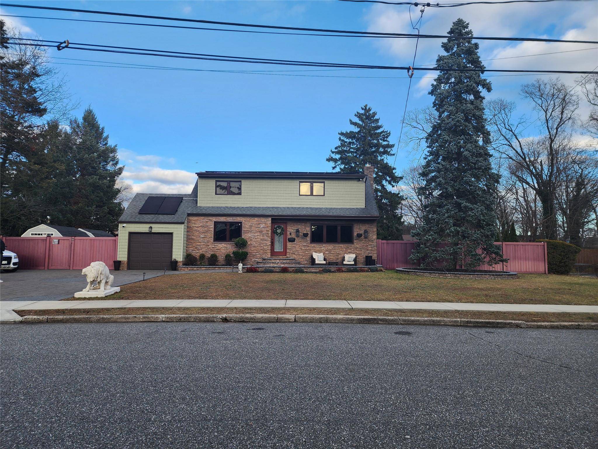 West Babylon, NY 11704,5 Kahn LN