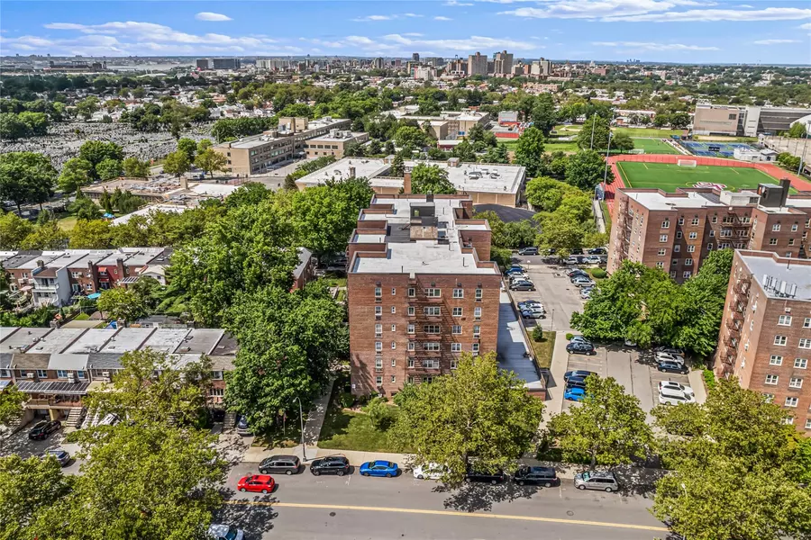 144-55 Melbourne Ave #2F, Flushing, NY 11367