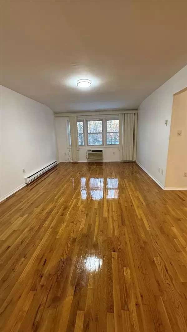 Bayside, NY 11360,13-11 Bell Blvd #3F