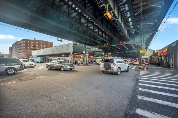 Jackson Heights, NY 11372,37-52 77th ST