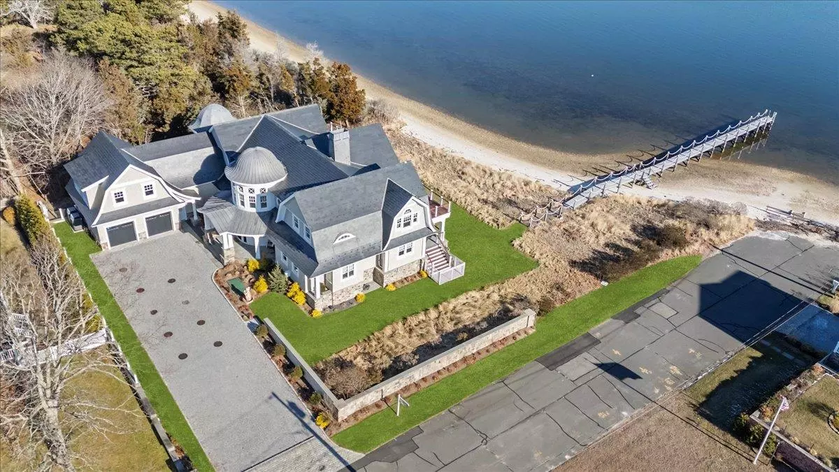 Hampton Bays, NY 11946,17 Ludlow LN