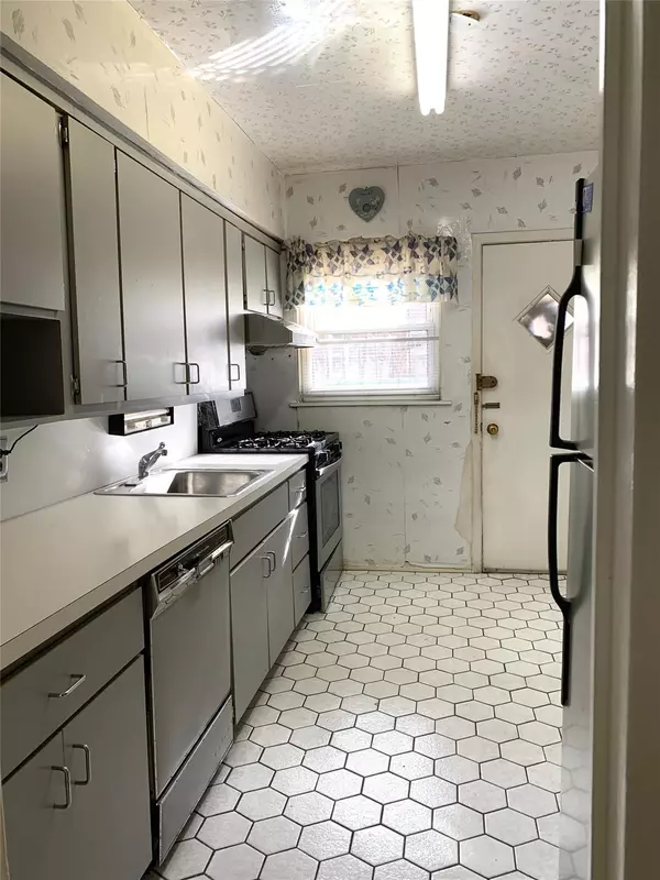 Fresh Meadows, NY 11366,73-05 197 St