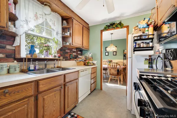 Mahopac, NY 10541,23 Grandview DR