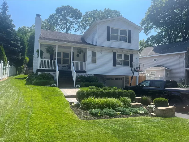 29A Upland DR, East Northport, NY 11731