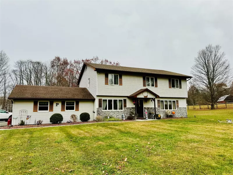 98 Petticoat LN, Bloomingburg, NY 12721