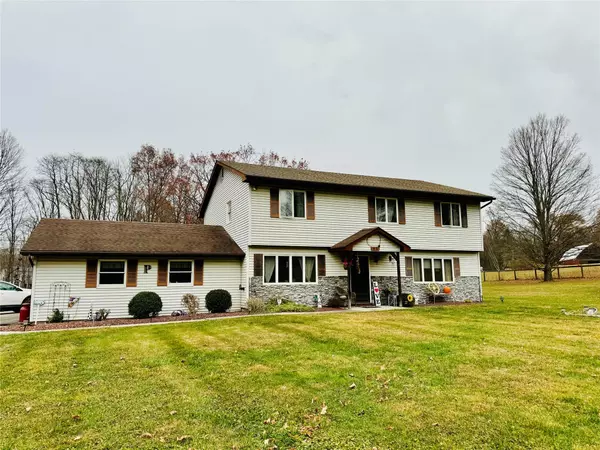 98 Petticoat LN, Bloomingburg, NY 12721