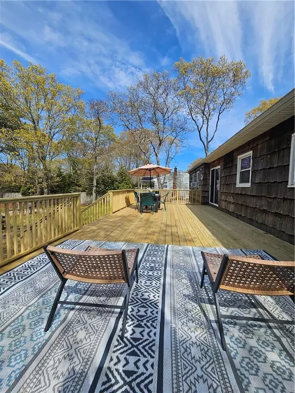 Hampton Bays, NY 11946,21 Wauhope RD