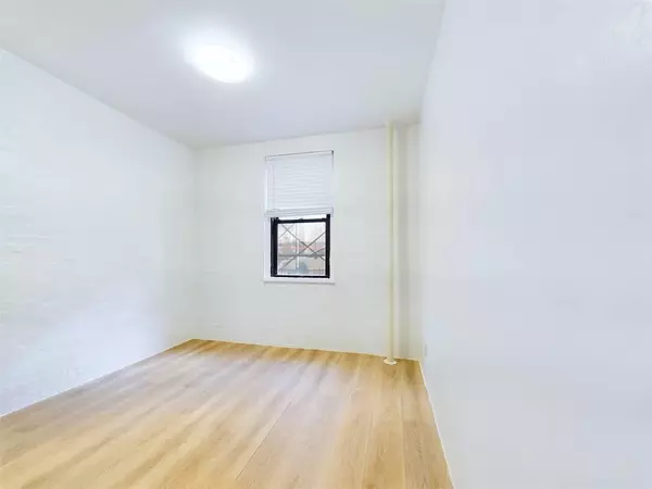 Astoria, NY 11105,21-58 35 street #1E