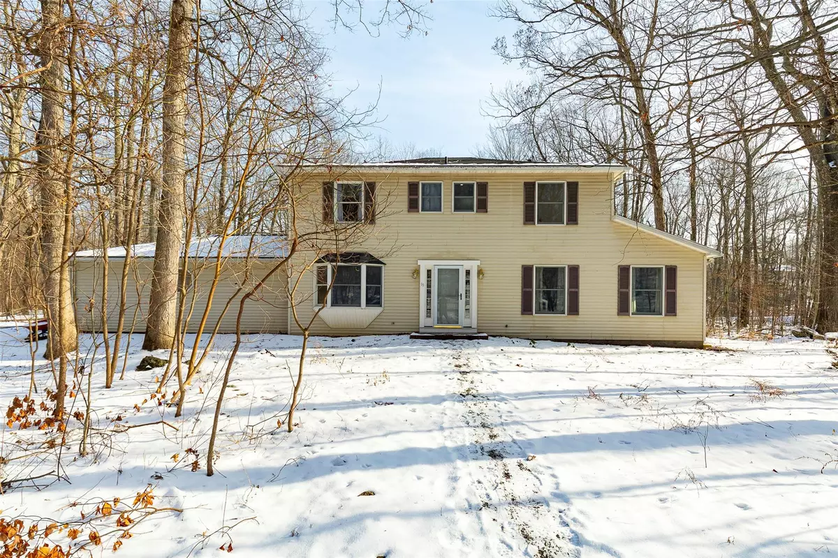 Highland, NY 12528,19 Oak Crest DR