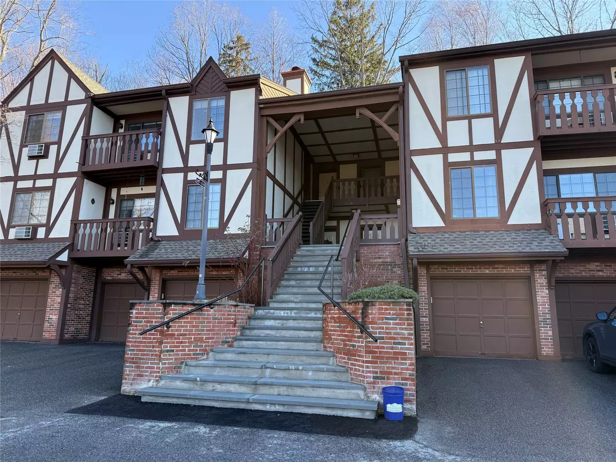 Mount Kisco, NY 10549,111 Foxwood CIR