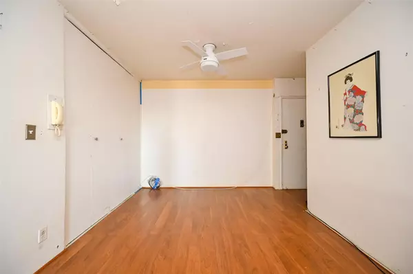 Rego Park, NY 11374,61-45 98 ST #15K
