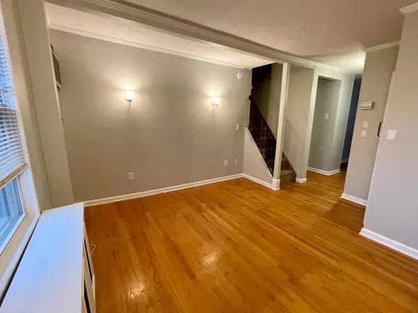 Lynbrook, NY 11563,315 Vincent AVE #2