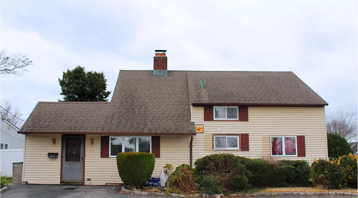 Hicksville, NY 11801,37 Fork LN