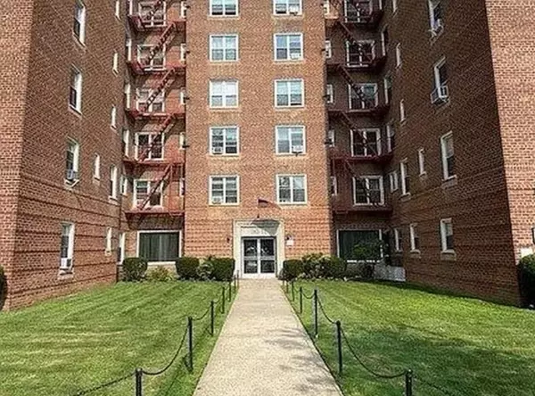 Flushing, NY 11354,30-11 Parsons BLVD #5A