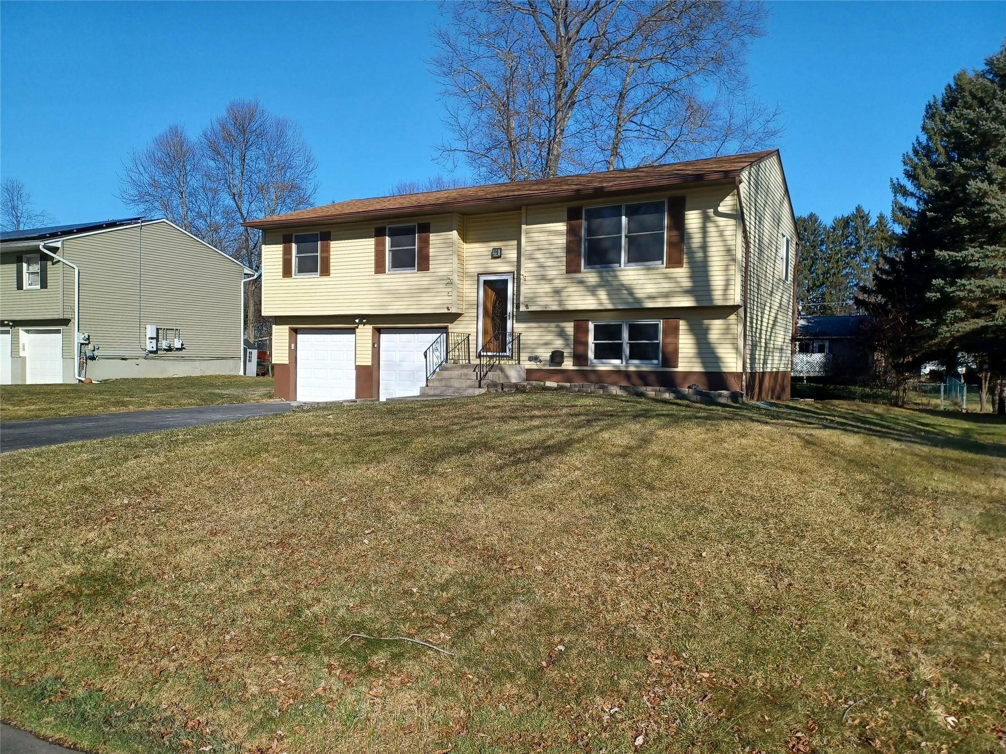 62 Brewster DR, Middletown, NY 10940