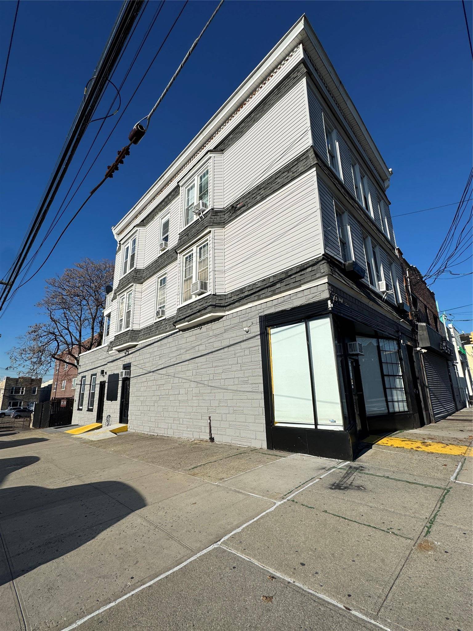 Bronx, NY 10461,3182 E Tremont Ave