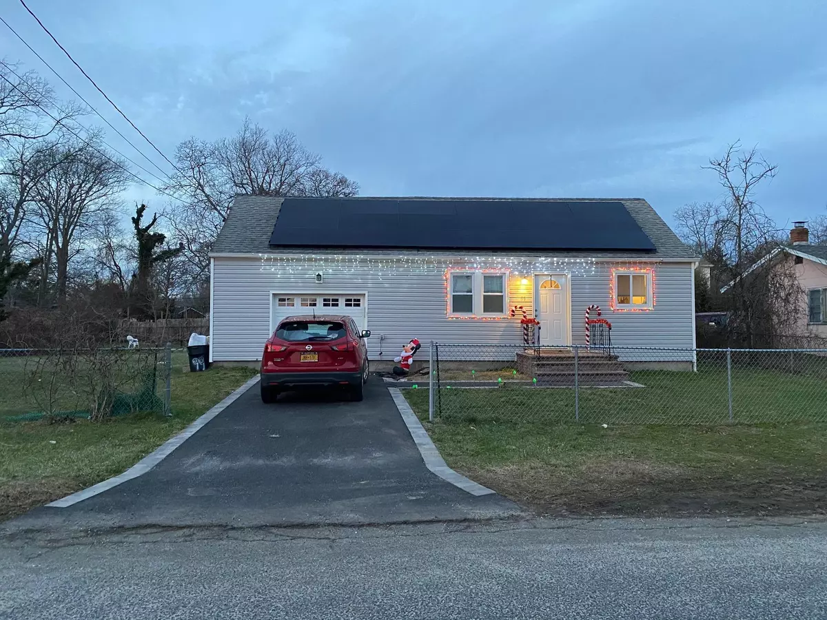 Shirley, NY 11967,99 Saint George DR