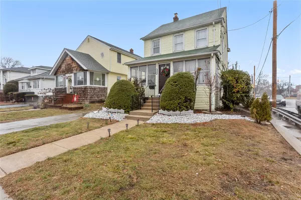 Lynbrook, NY 11563,113 Lyon PL