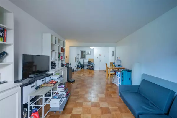 Jackson Heights, NY 11372,35-20 Leverich ST #209