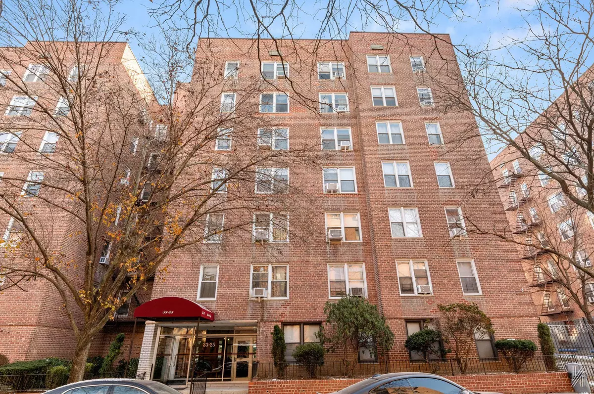 Jackson Heights, NY 11372,33-25 92nd ST #6H