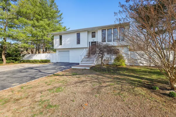 Smithtown, NY 11787,11 Dehan ST