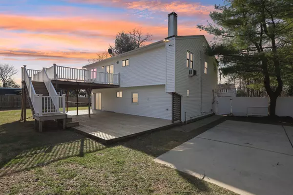 Smithtown, NY 11787,11 Dehan ST