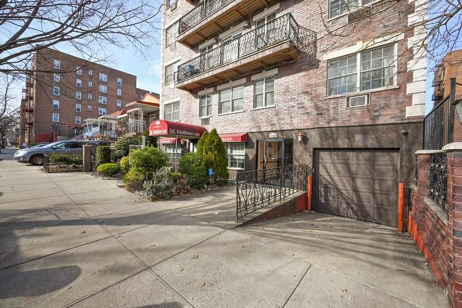 108-27 63rd AVE #1A, Forest Hills, NY 11375