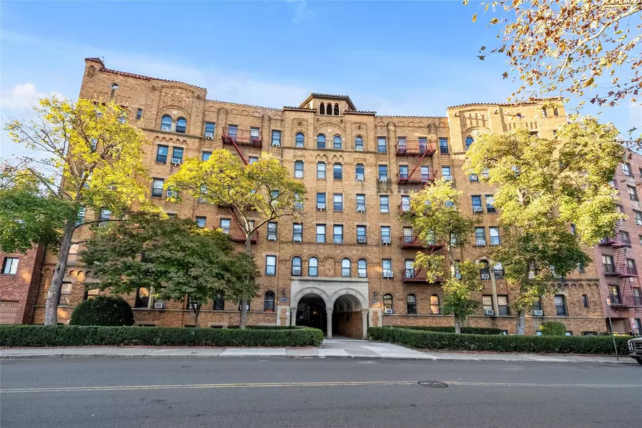 83-44 Lefferts BLVD #2D, Kew Gardens, NY 11415