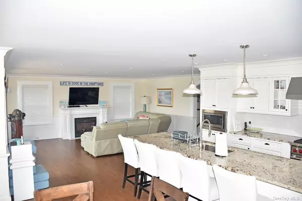 Westhampton Beach, NY 11978,493 Dune RD