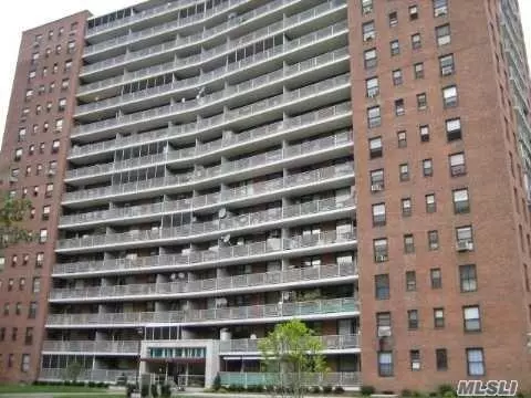 Rego Park, NY 11374,61-35 98th ST #2A