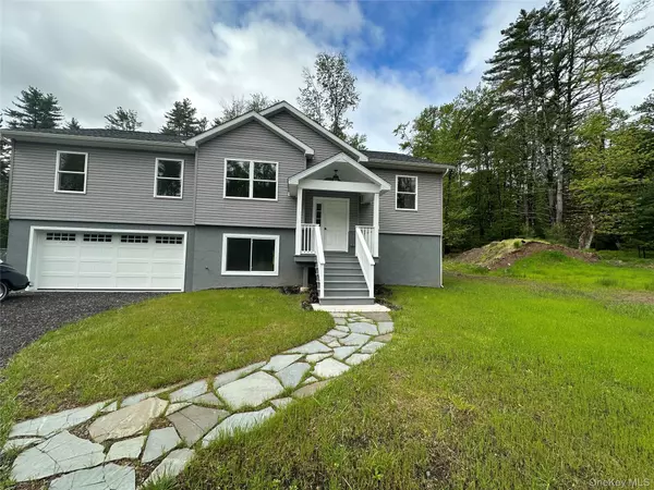 1 Summit DR, Barryville, NY 12719