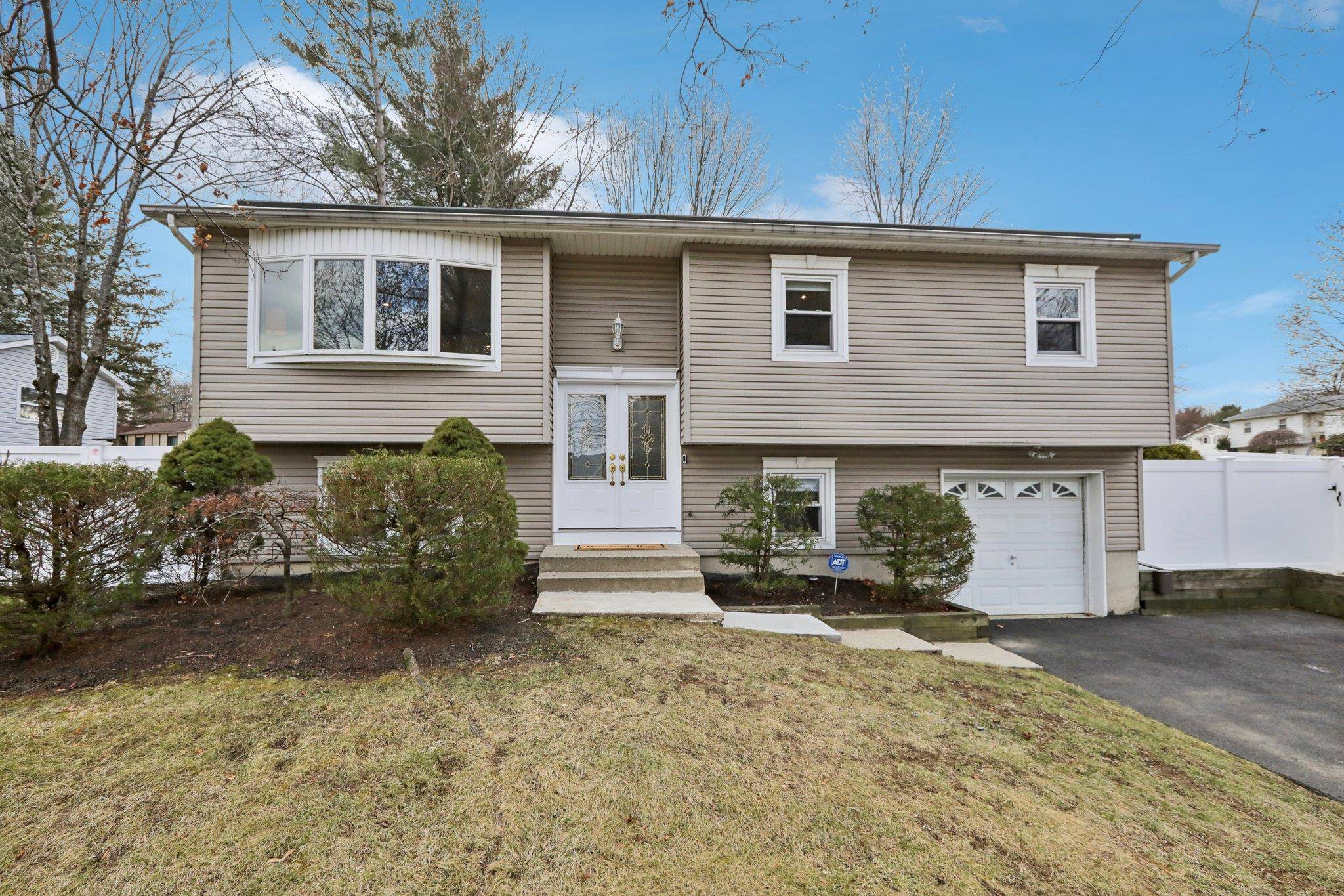 3 Gleason DR, Haverstraw, NY 10984