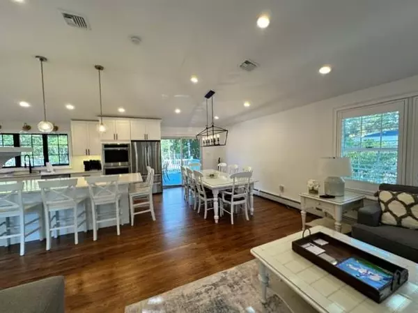 East Quogue, NY 11942,44 Eisenhower DR