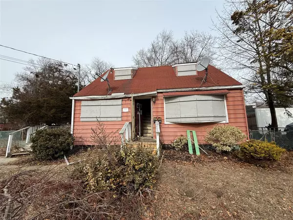 23 Satinwood ST, Central Islip, NY 11722