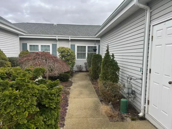 Center Moriches, NY 11955,489 Woodscreek CT