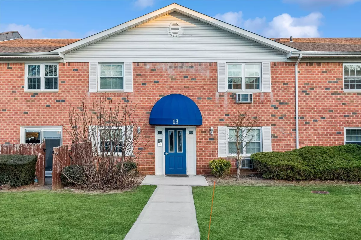 Port Jefferson Station, NY 11776,460 Old Town RD #13P