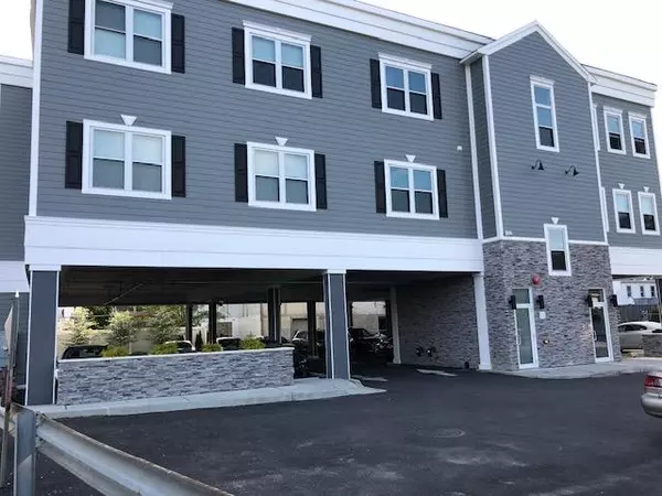 40 Division ST #3D, Farmingdale, NY 11735