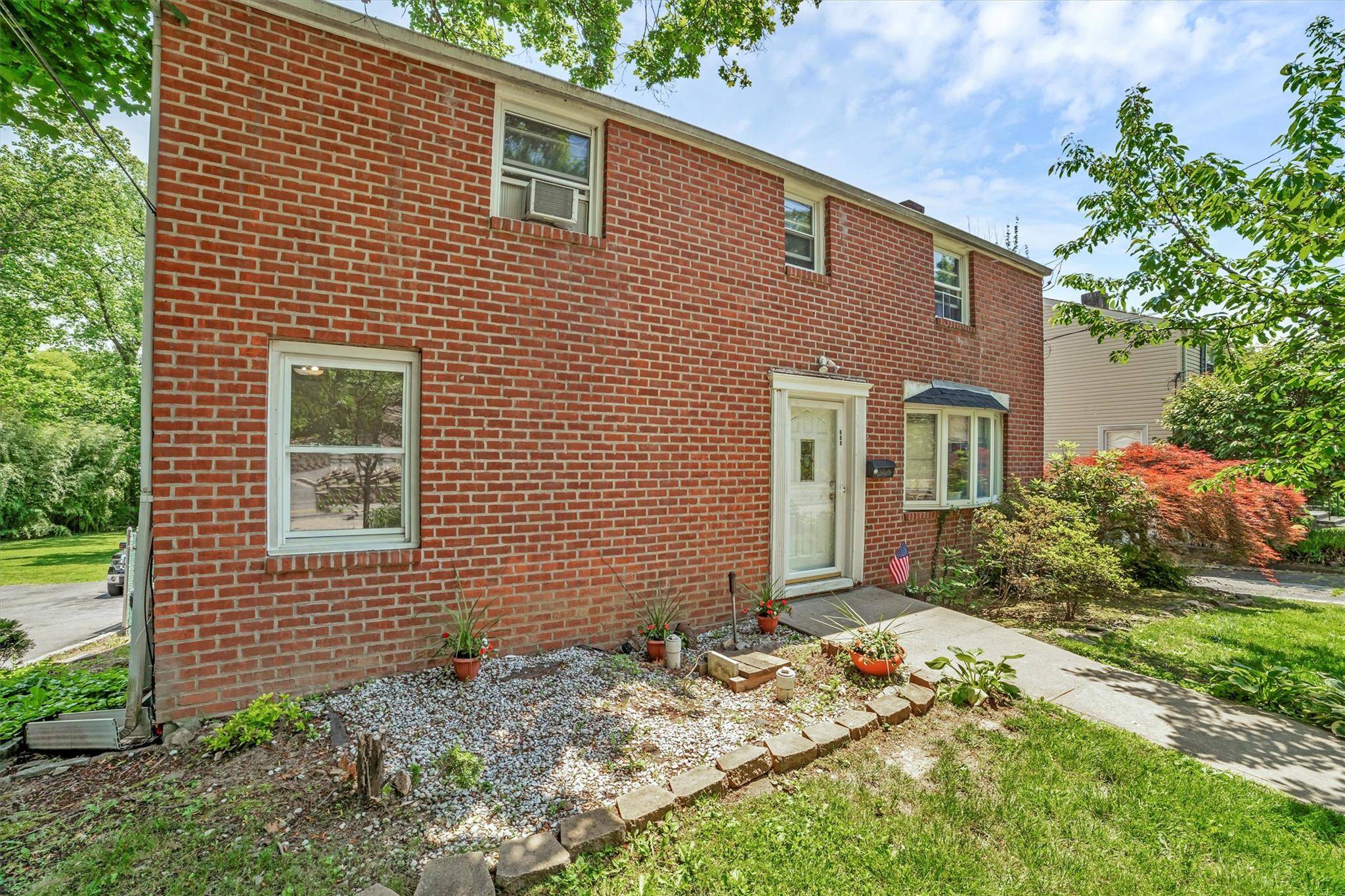 Tuckahoe, NY 10707,668 Scarsdale RD