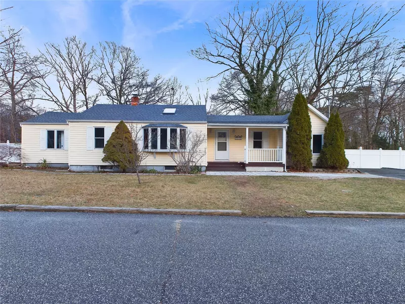 115 N Clinton AVE, Patchogue, NY 11772