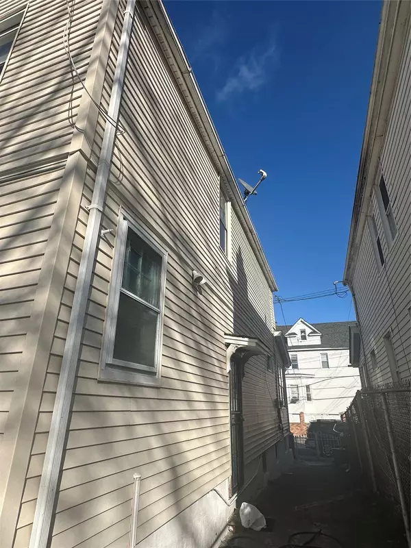 Jamaica South, NY 11433,11058 160th ST