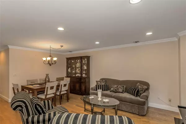 Melville, NY 11747,1147 Savoy DR #1147