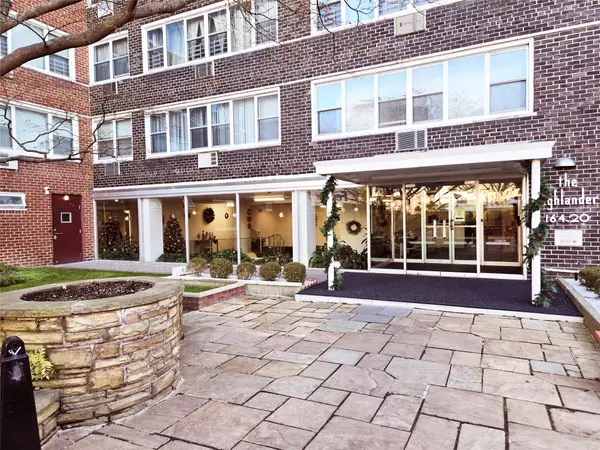 Jamaica Hills, NY 11432,164-20 Highland Avenue #8F