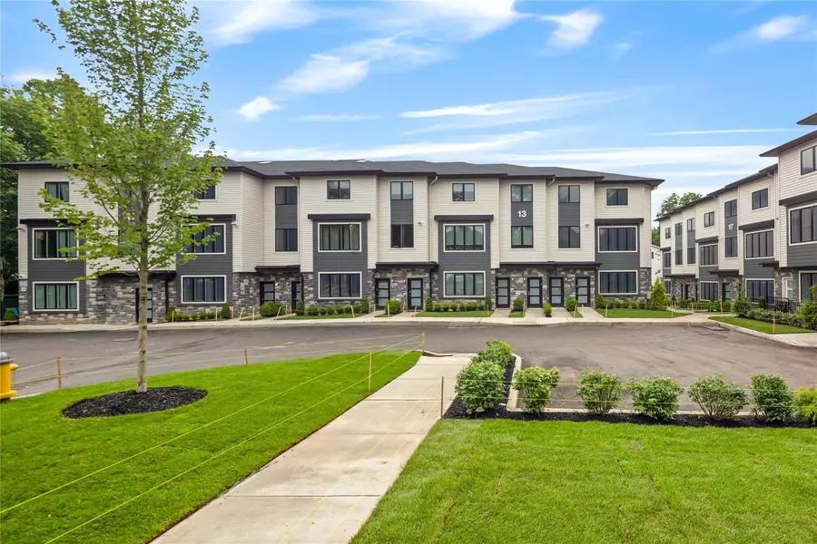 17 Lazer CT #102, Spring Valley, NY 10977