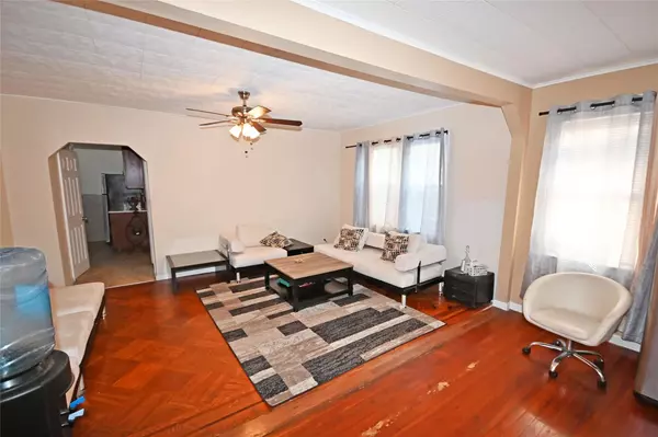 Queens Village, NY 11427,86-29 233 ST