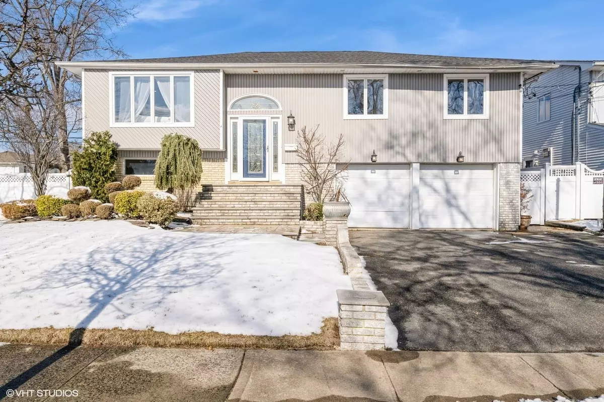 Seaford, NY 11783,2581 Harvard LN