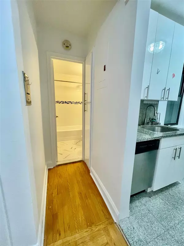 Rego Park, NY 11374,98-50 67th AVE #1H